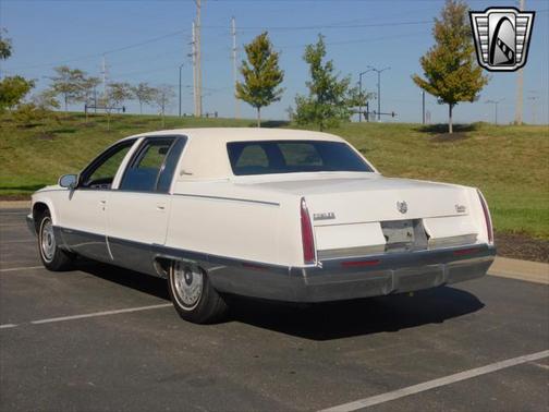 1995 Cadillac Fleetwood Standard