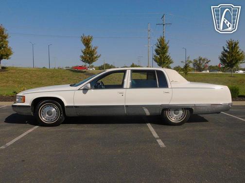 1995 Cadillac Fleetwood Standard