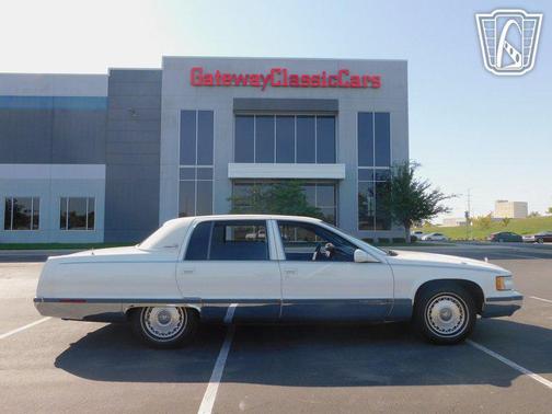 1995 Cadillac Fleetwood Standard