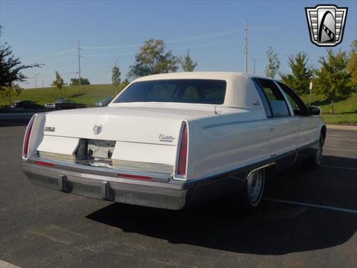 1995 Cadillac Fleetwood Standard