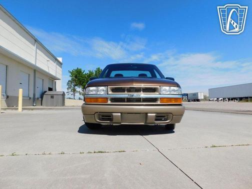 2000 Chevrolet S-10 Base