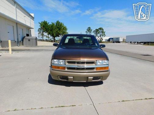 2000 Chevrolet S-10 Base