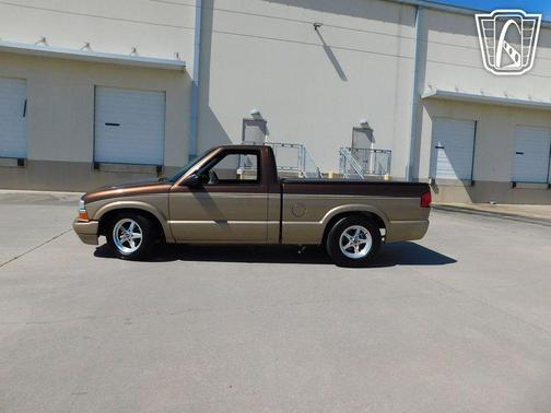 2000 Chevrolet S-10 Base
