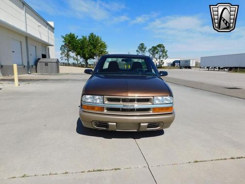 2000 Chevrolet S-10 Base