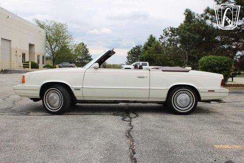 Off White 1986 Dodge 600