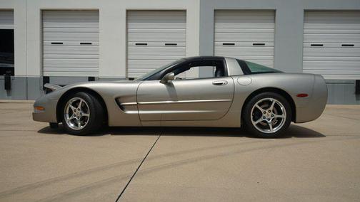 Pewter Metallic 2000 Chevrolet Corvette Base