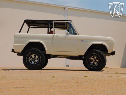 White 1977 Ford Bronco