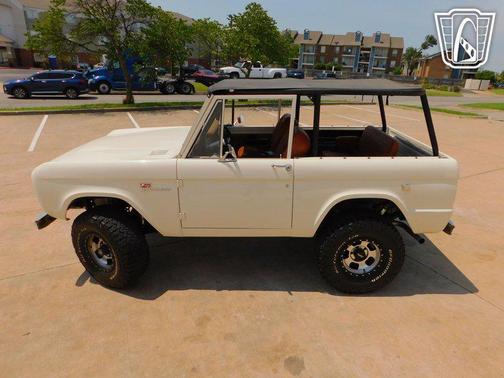 White 1977 Ford Bronco