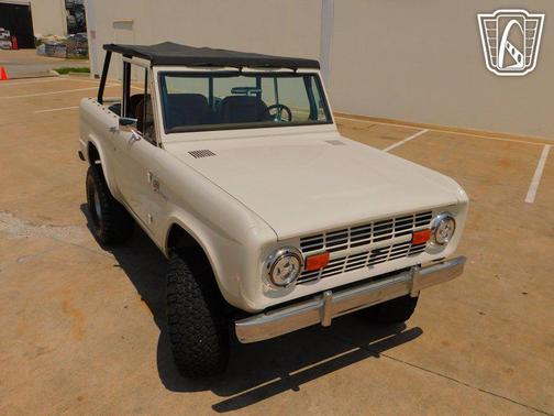 White 1977 Ford Bronco