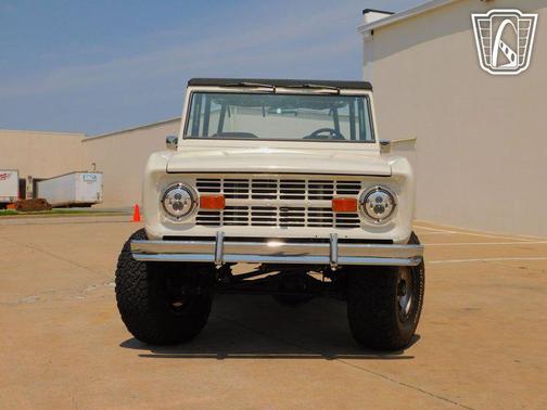 White 1977 Ford Bronco