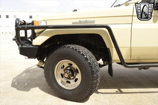 1990 Toyota Land Cruiser Base