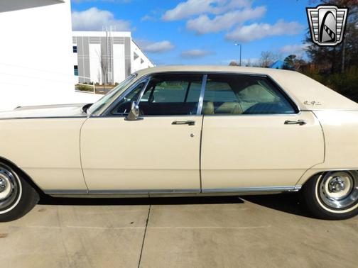 1969 Chrysler New Yorker 