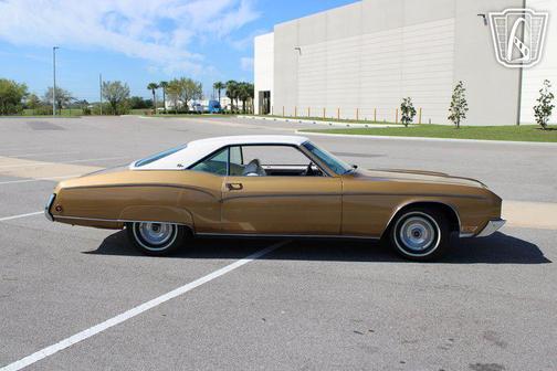 Gold 1970 Buick Riviera