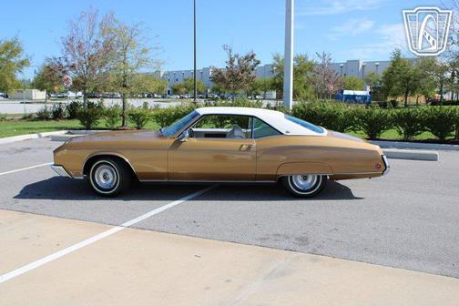 Gold 1970 Buick Riviera