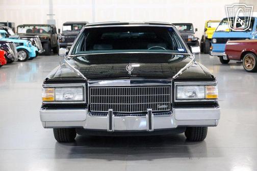 1992 Cadillac Brougham Standard