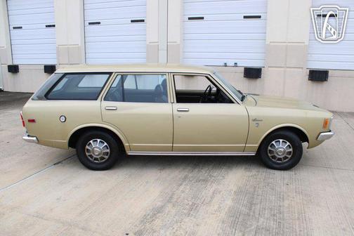 GOLD 1973 Toyota Corona