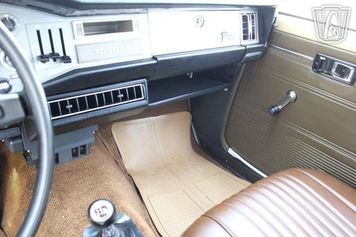 GOLD 1973 Toyota Corona