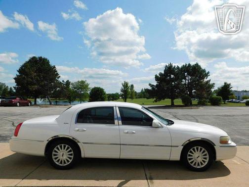 2003 Lincoln Town Car Executive