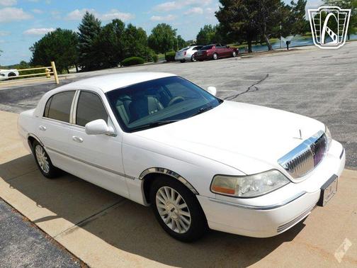 2003 Lincoln Town Car Executive