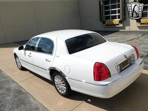2003 Lincoln Town Car Executive