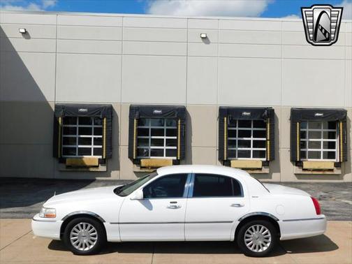 2003 Lincoln Town Car Executive
