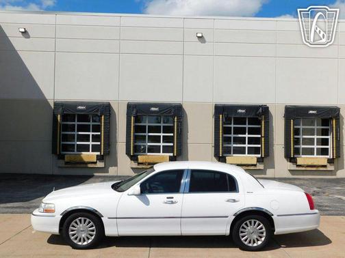 2003 Lincoln Town Car Executive