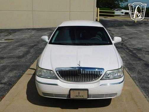 2003 Lincoln Town Car Executive