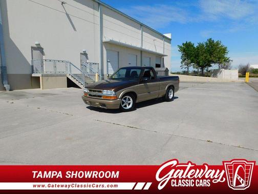 Brown 2000 Chevrolet S-10 Base