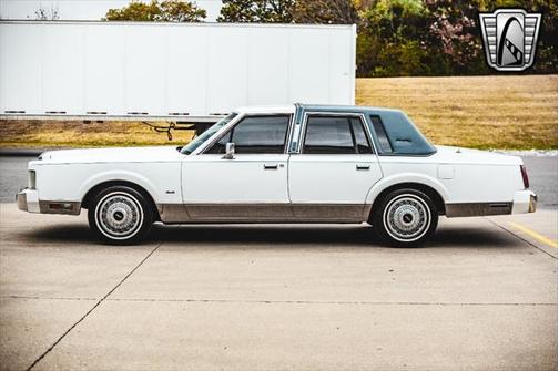 1985 Lincoln Town Car