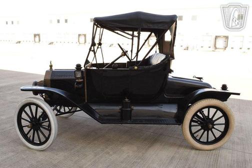 1914 Ford Model T 