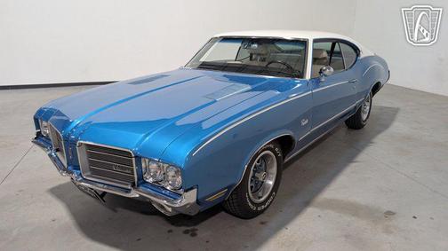 BLUE AND WHITE 1971 Oldsmobile Cutlass
