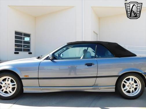 1999 BMW 323 323i