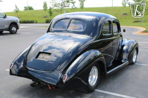 1938 Ford Deluxe Base