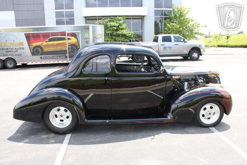 1938 Ford Deluxe Base