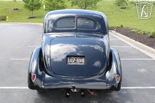1938 Ford Deluxe Base