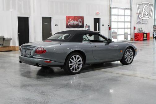 2004 Jaguar XKR Base
