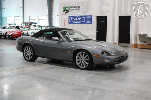 2004 Jaguar XKR Base