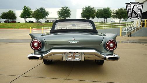 1957 Ford Thunderbird Base
