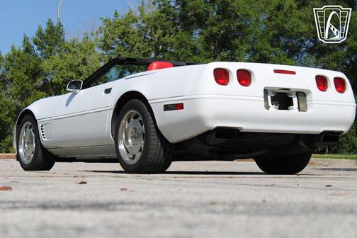 WHITE 1995 Chevrolet Corvette Base