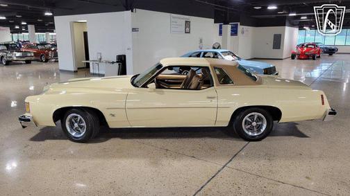 Cream 1976 Pontiac Grand Prix Base