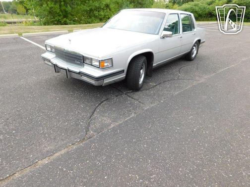1985 Cadillac Fleetwood 4dr Sedan