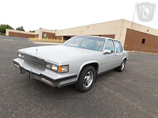 1985 Cadillac Fleetwood 4dr Sedan