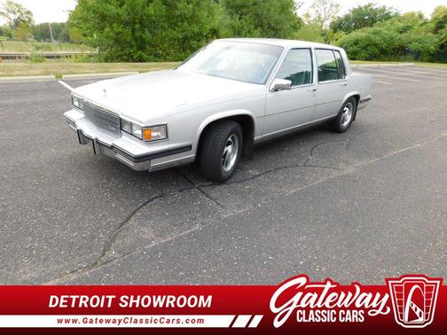 1985 Cadillac Fleetwood 4dr Sedan