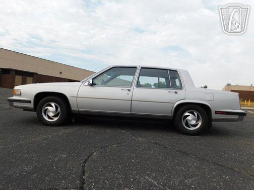 1985 Cadillac Fleetwood 4dr Sedan