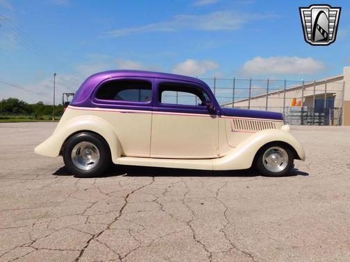 1935 Ford Tudor