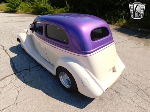 1935 Ford Tudor
