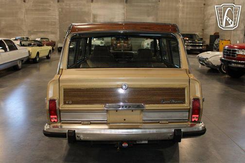 1987 Jeep Grand Wagoneer 