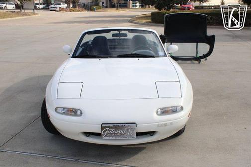 1990 Mazda MX-5 Miata 