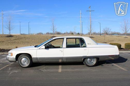 1995 Cadillac Fleetwood Standard