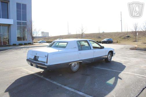 1995 Cadillac Fleetwood Standard